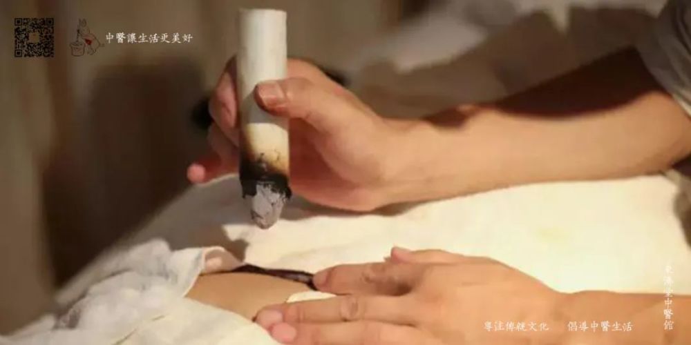 除了艾灸带脉所在区域,还可以配合艾灸神阙穴进行保养.