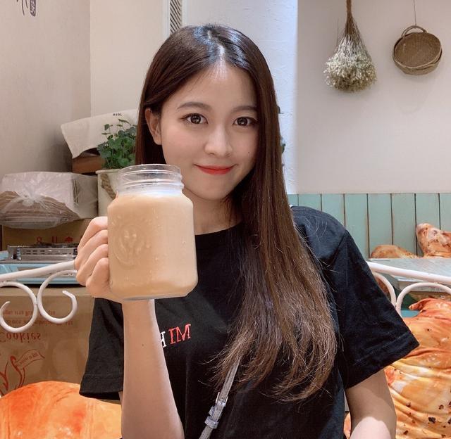 陈美君美丽面孔背后,是利用人气把爱自己的粉丝当"提款机"