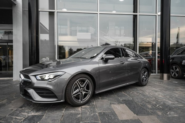 全新奔驰cla到店,轿跑外观,内饰连屏 翻毛皮不足30万起,香吗?