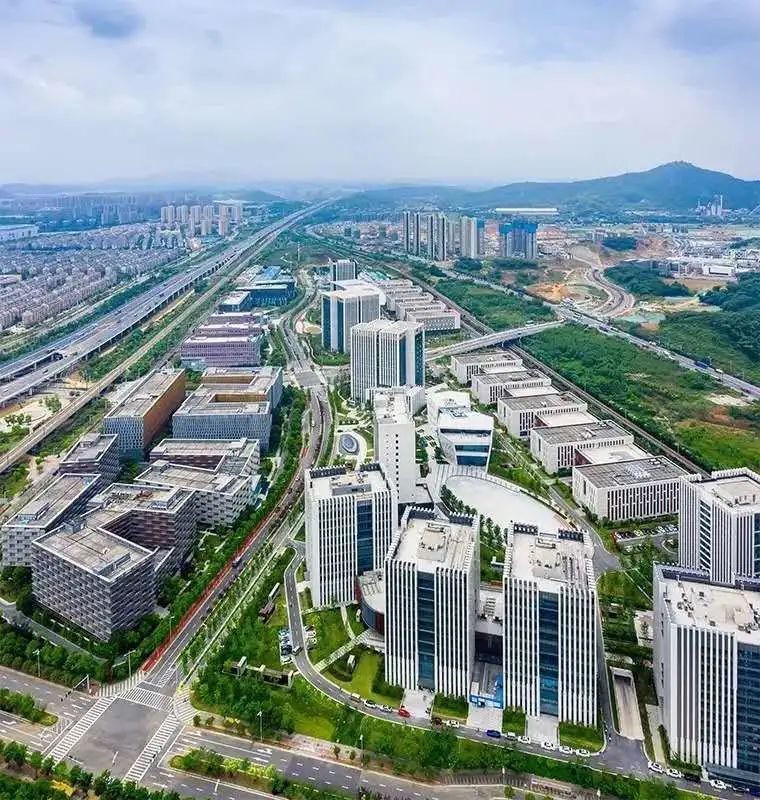 智谷大道驶向紫东新场景