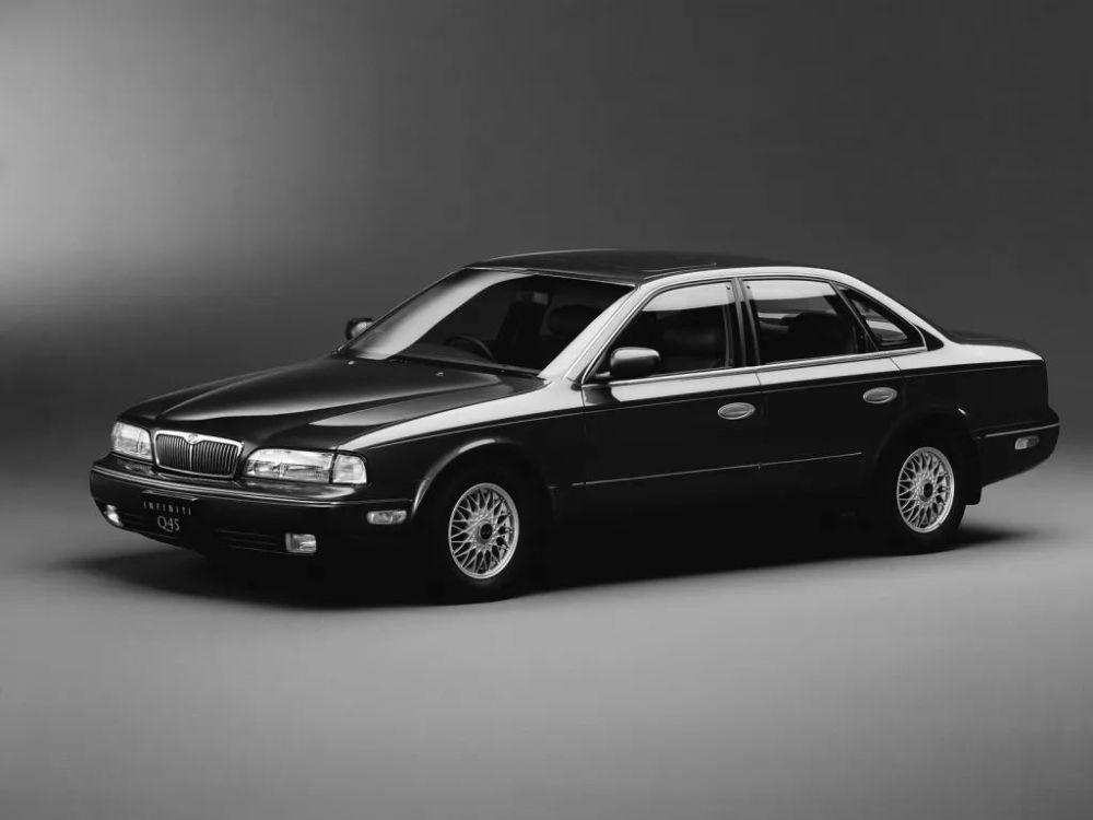 初代英菲尼迪 q45 後期型,1993-1997 年如此一來,q45 似乎變得更符合