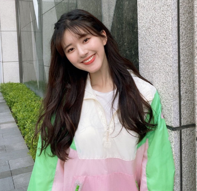 赵露思有多自信拍照从不用美颜当她伸开双手露出腋窝看懵了