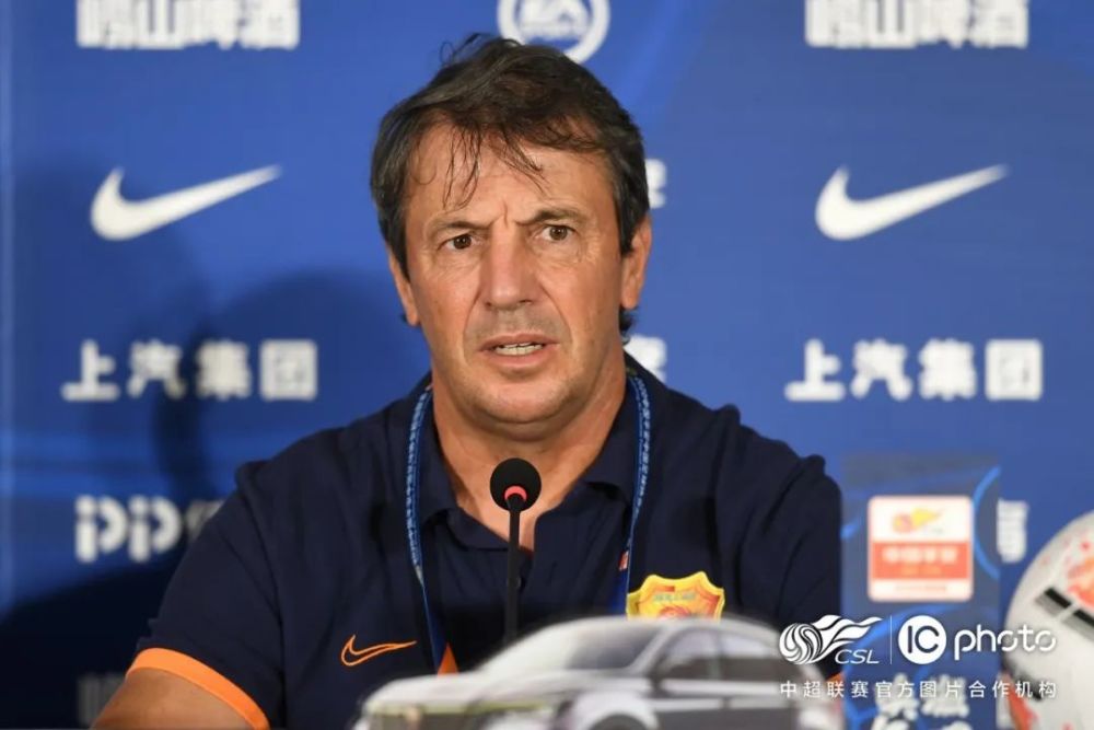 何塞(武汉卓尔队主教练)