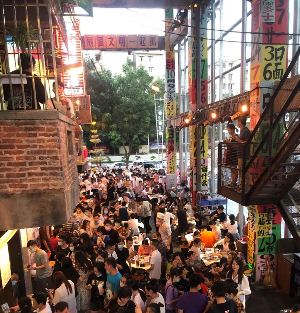 5000平小吃集合店排队3000桌景点式餐饮成新风口