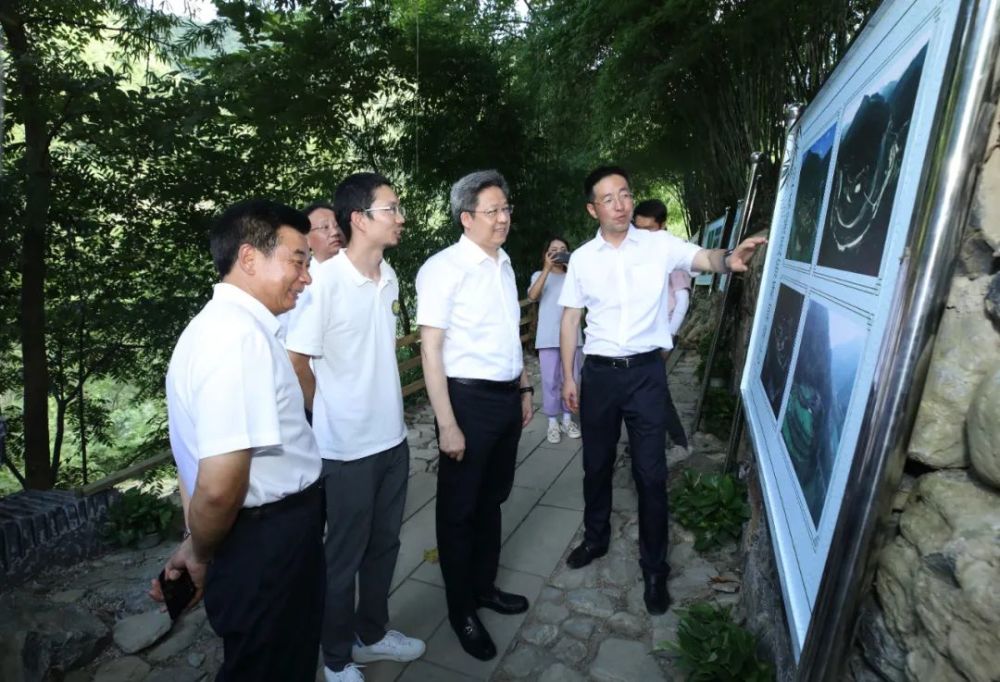 板栗园村范木溪民宿▲考察苏铜产业园高端装备产业园▲考察铜仁
