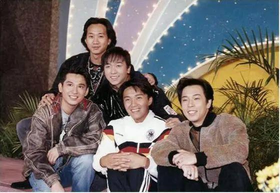 beyond与张国荣等多位巨星罕见合照,家驹仅比星爷大12天