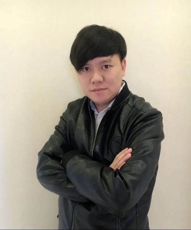 速写线条抓形迅速明确赋予画面力量和生气邓良