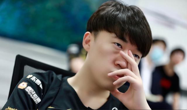 TES战胜ES重回第一！LPL赛区乱了，FPX和RNG到底谁能进季后赛？