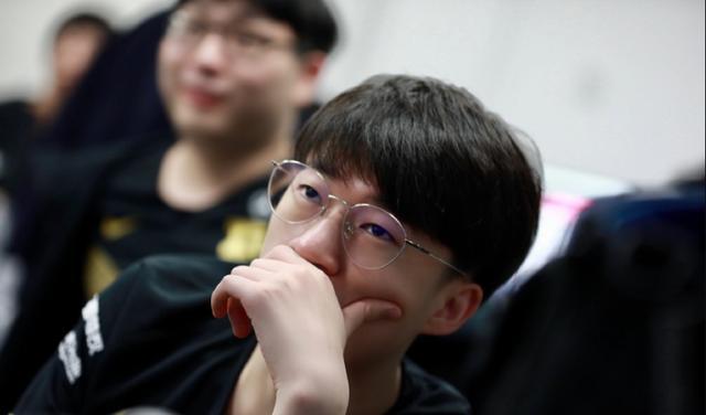 TES战胜ES重回第一！LPL赛区乱了，FPX和RNG到底谁能进季后赛？