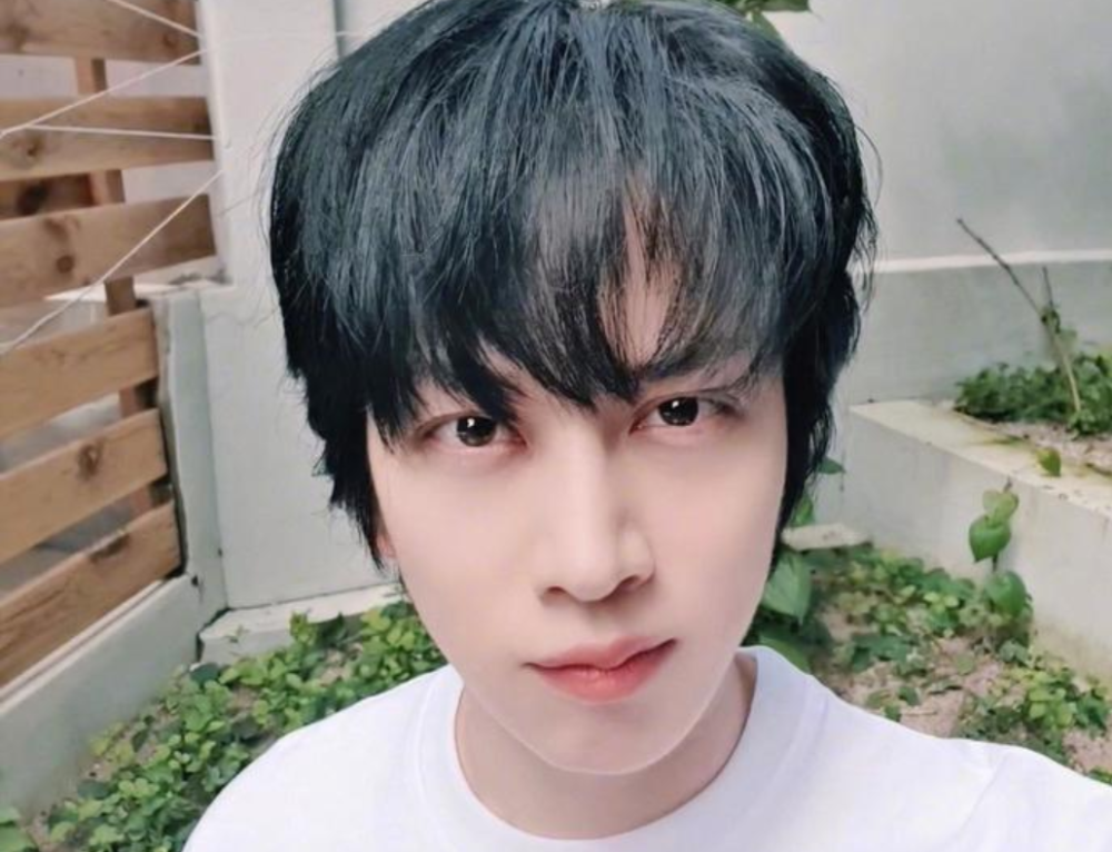 金希澈晒照短发清爽颜值能打,对镜灿笑少年感十足_腾讯新闻