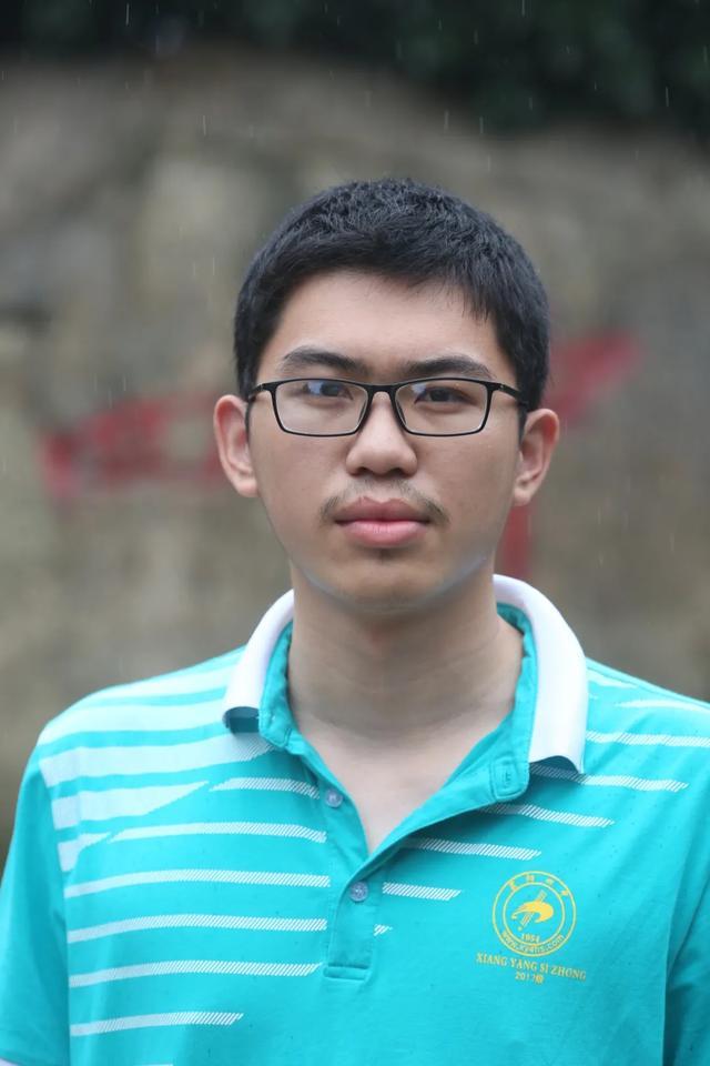 录取大学:北京大学 姓名:杨昊林 高考成绩:681分 录取大学:清华大学