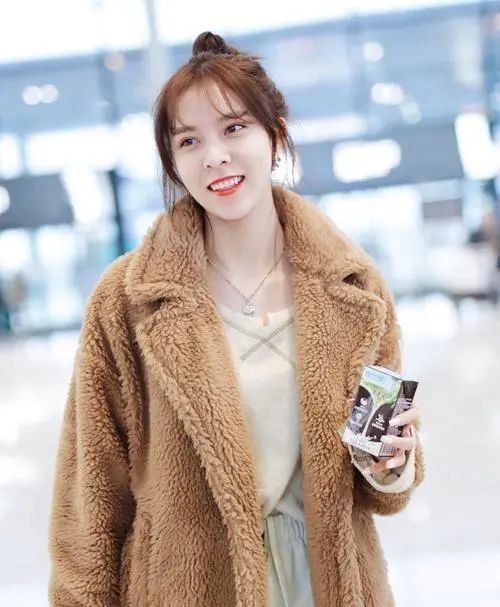 但当了三年的练习生之后,本来要 作为女团6mix成员出道的宋妍霏, 因