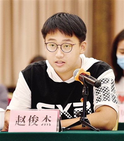 武汉理工大学赵俊杰: 郑州是青年人 拼搏的"战场"