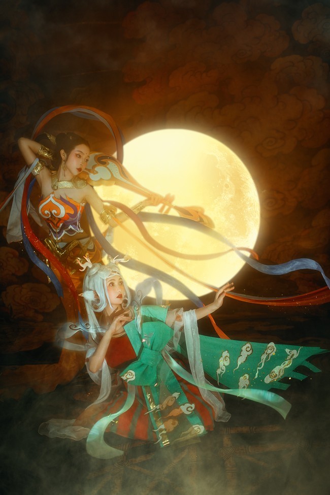 王者荣耀遇见鹿神遇见飞天双人cosplay月牙泉被我喝光啦