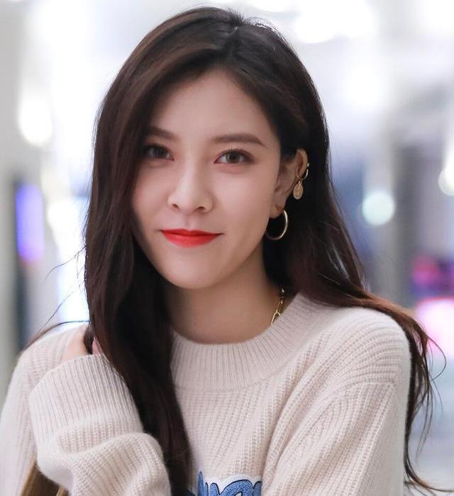 宋妍霏分手当天状态曝光,眉头紧锁不停发语音,疑遭张一山劈腿