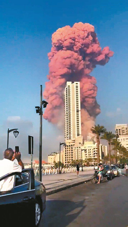 黎巴嫩贝鲁特大爆炸毁半城,逾百死4000伤,致30万人无家可归!