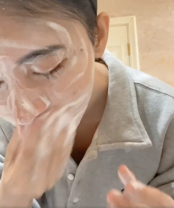 有种真实叫鞠婧祎洗脸当她冲去一脸泡沫后被她的素颜皮肤惊住了