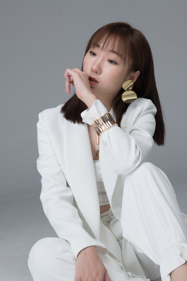 歌手王瑞淇新歌被幸福包围甜蜜来袭