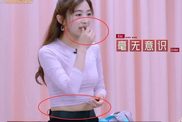 别人肚子上长赘肉被嫌弃看到张含韵的网友小肉肉太可爱了吧