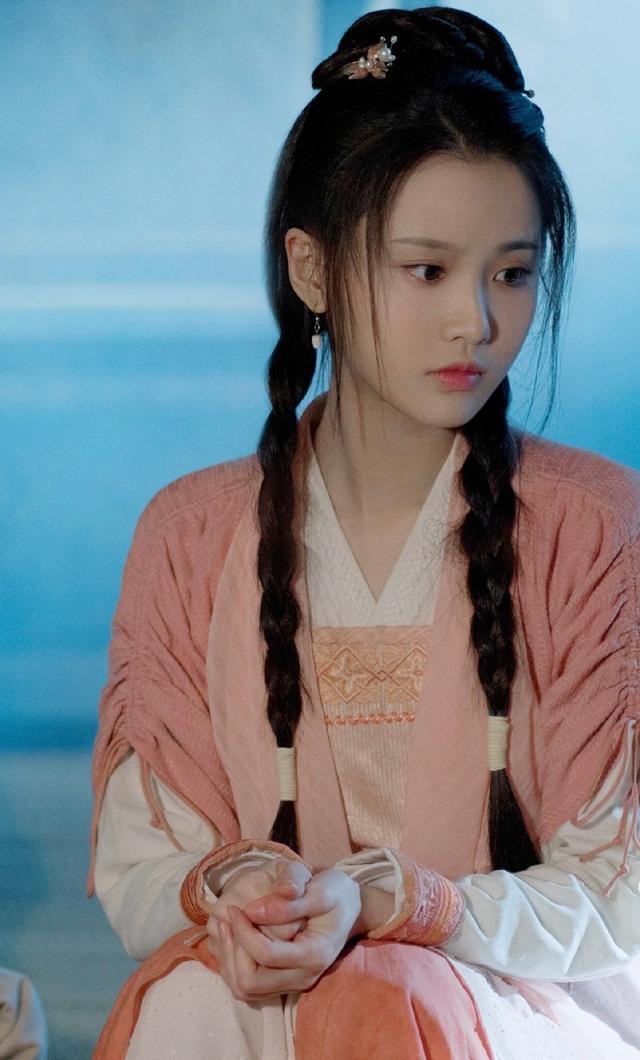 新晋"谋女郎"刘浩存与张慧雯相似,虽然多才多艺,长相甜美却没有足够