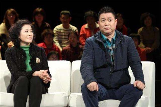 主持人王为念两婚两离61岁还想结婚独自去婚纱店背影落寞