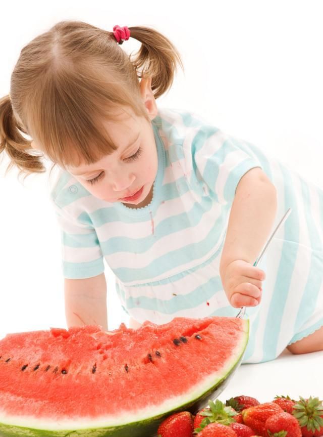 夏天孩子发烧可以吃西瓜吗?给孩子吃西瓜"5注意",家长早知道