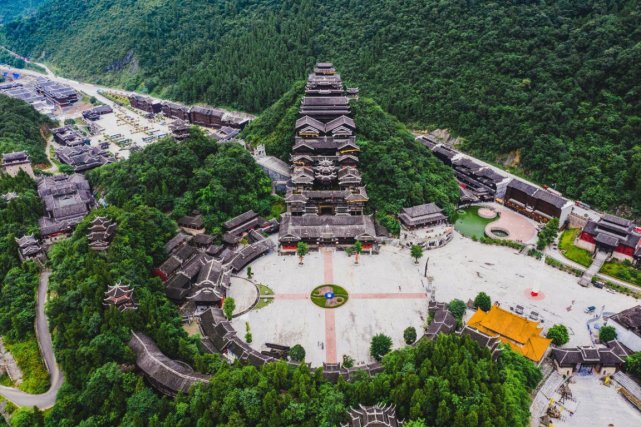 九黎城主要建築有蚩尤大殿,九道門,九黎宮,蚩尤神府,九黎神柱,北斗