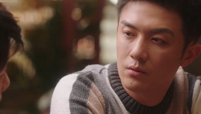 许幻山扮演者李泽锋机场被粉丝送冰淇淋谁注意他啥反应绝了