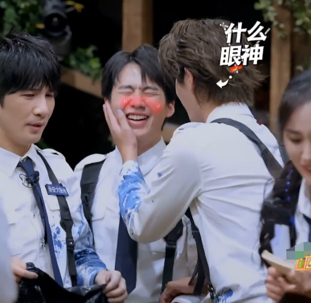 当郭麒麟对黄明昊撒娇,谁注意到他的反应,太酸了吧