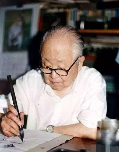 启功|启功所写的宣传标语，才是他真实的书法水平，也是最高书法水平？