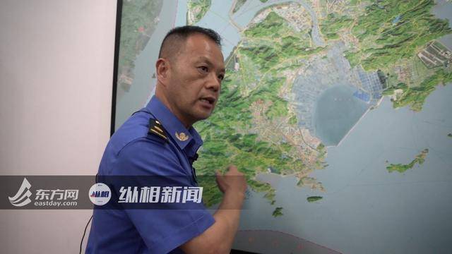 李黑水表示后续将对该小区阳台进行全面排查,有安全隐患的阳台即拆除