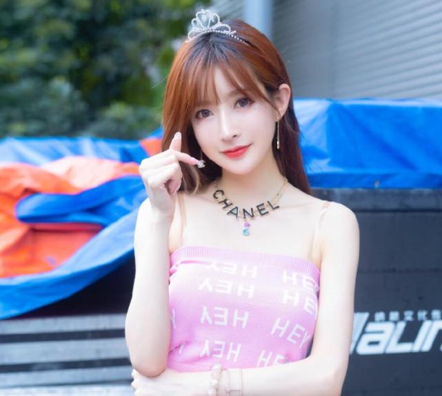 王羽杉是现在二次元的一姐,以前她只是一位二次元的小网红,但是近年来