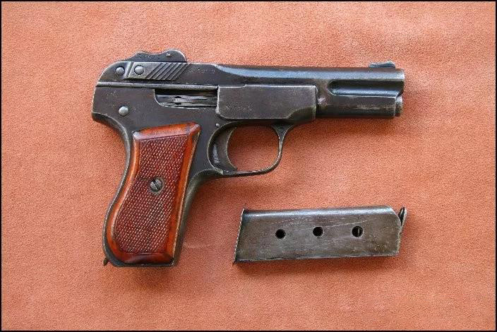 "这叫撸子,真正的枪牌撸子,最棒的!