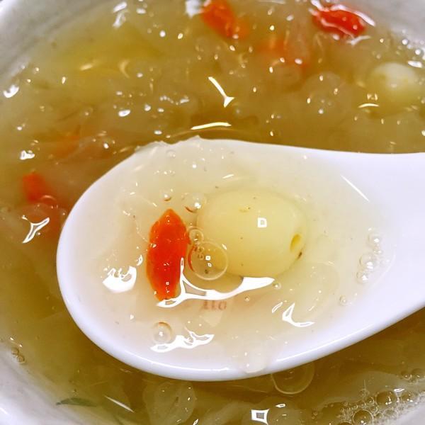 今日立秋,最该喝的就是这碗银耳羹,滋补效果好,又甜又糯又营养