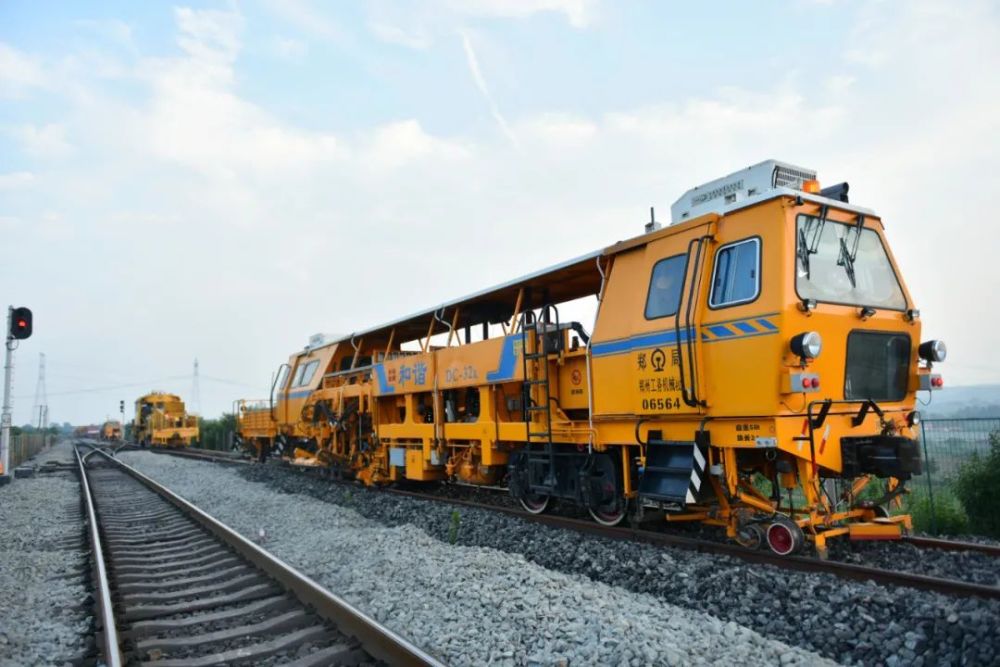 奋战24天后,首战咸铜铁路的郑铁"大黄蜂"凯旋!