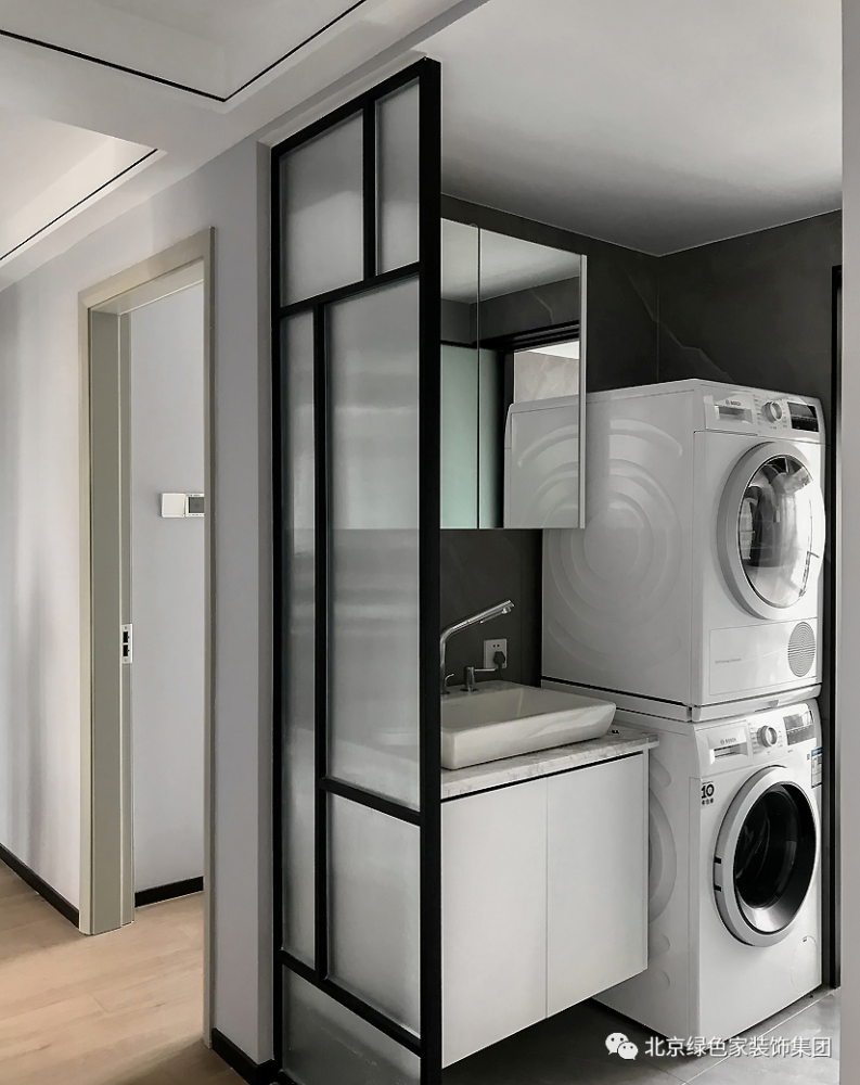 衣帽间|130㎡现代主义4室2厅，远离喧嚣，融入对生活的热爱！