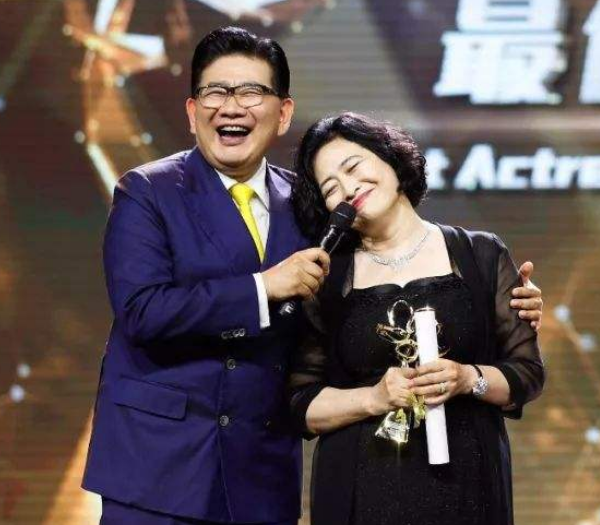 50 1热评 一部热播剧《我的前半生》,捧红了很多演员,比如,让马伊琍