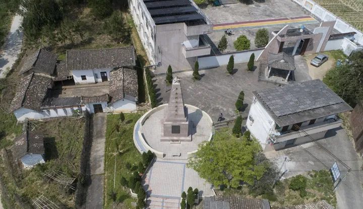 在20世纪的怀集诗洞镇,上演着一幕幕感人肺腑的故事!