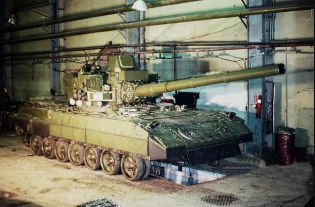 玛塔主战坦克,最早可以追溯到苏联解体前的末代主战坦克计划:195工程