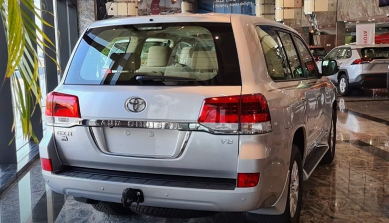 2021款丰田"陆巡"店内实拍,前脸精致感提升,将成v8"绝唱"!