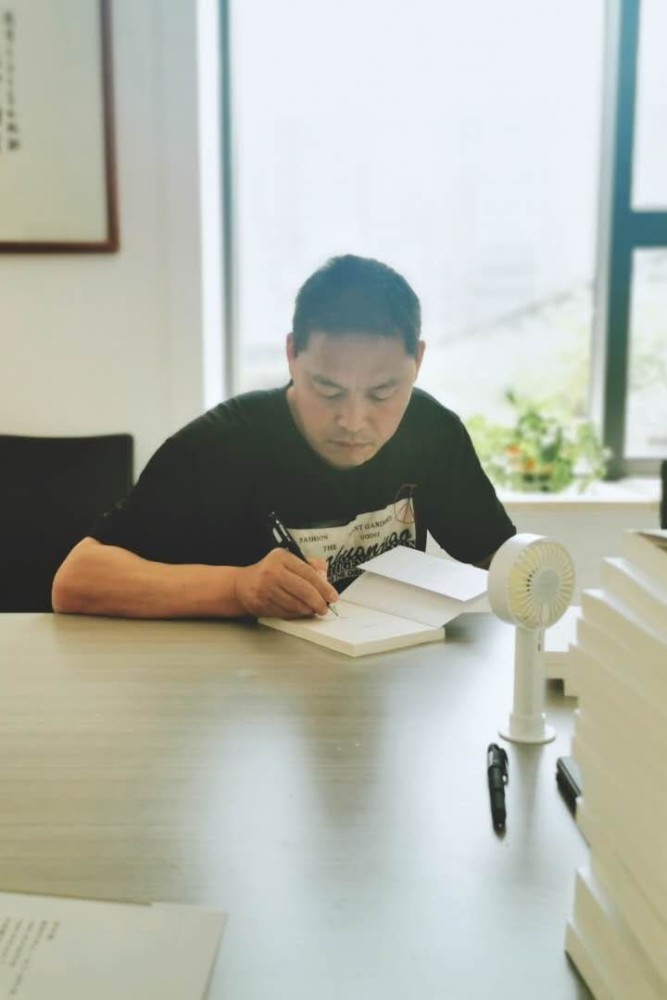 矿工诗人陈年喜:爆破和写诗,是同一回事_腾讯新闻