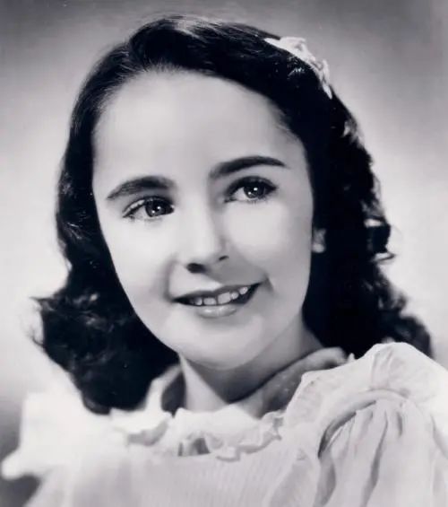 她是美国最后一位贵族,一生拥有7任丈夫,8段婚姻