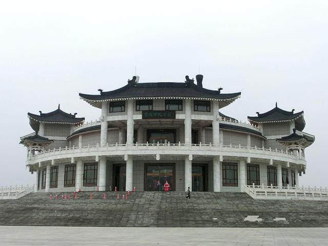 霍元甲墓,规模宏大,堪比皇陵,投资两个亿,占地500亩_腾讯新闻