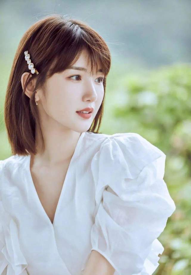 此次毛晓彤在剧中饰演的"钟晓芹"圈粉无数,她也是