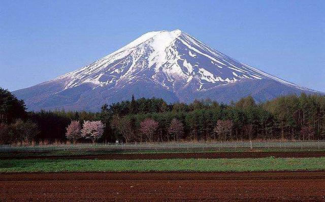天池|太湖的面积比长白山天池大了250倍，蓄水量却只有其2倍，咋回事