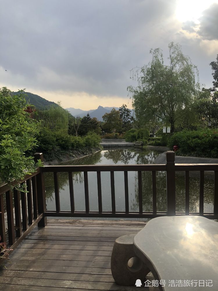 西安长安区有个新建的小公园,面积不大却古朴清幽别致,周末休闲的好