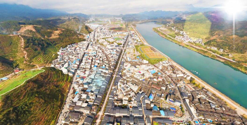在湖南省湘西州龙山县,城镇规模最大的乡镇是哪一个?