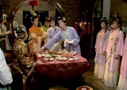 红楼梦|《红楼梦》中女性地位极高，在真实的历史中，闺秀的地位如何？