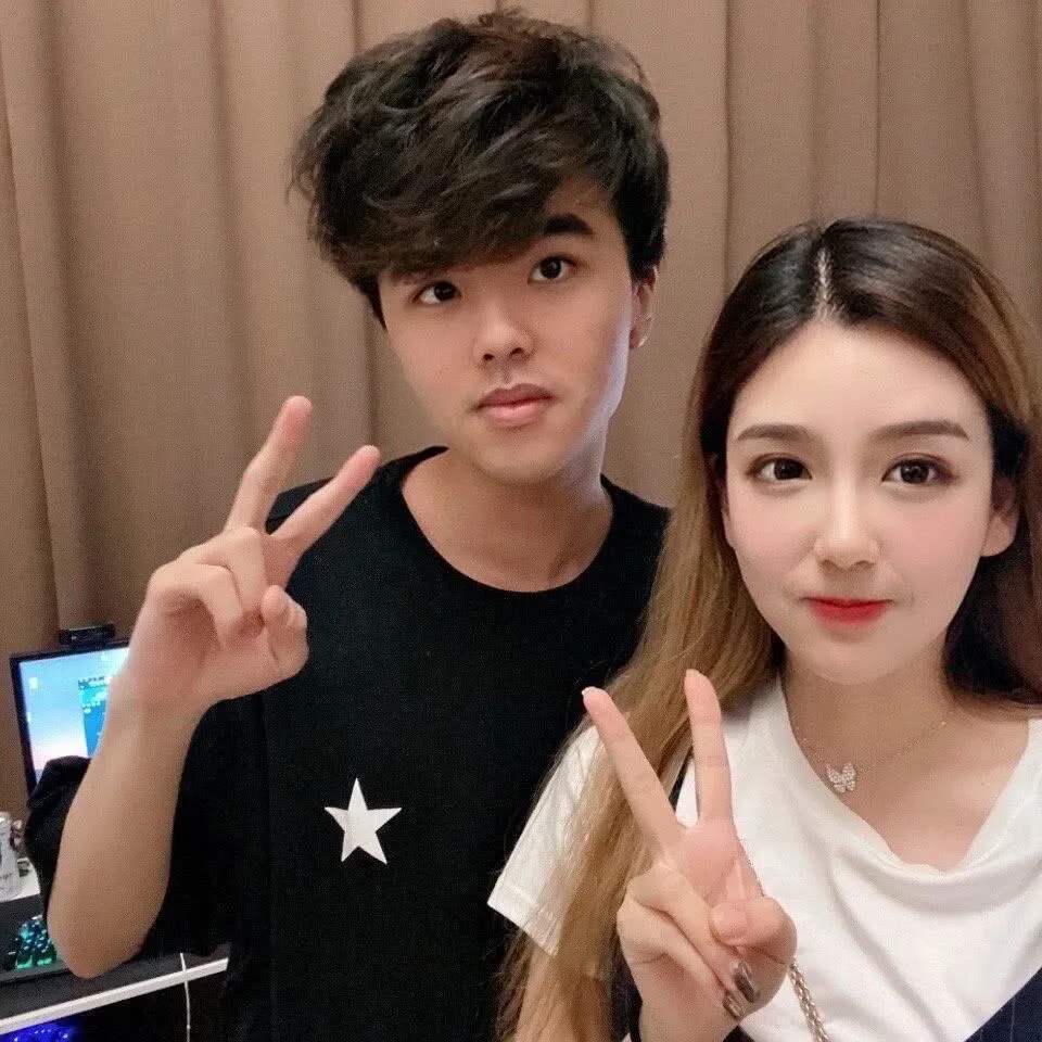 lwx长相进化史,电竞简直就是所整容医院!女装是他的颜值巅峰!