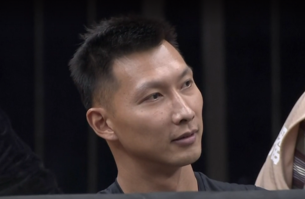 广东男篮落败易建联面带笑容表情轻松生死战大概率复出